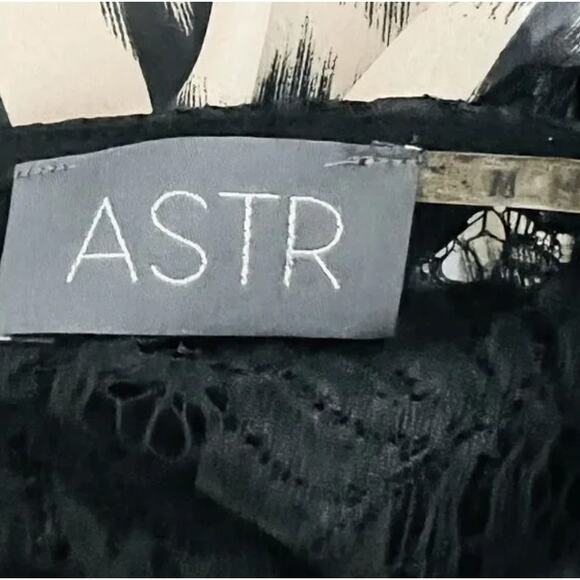 ASTR Animal Print Lace Trim Tank Top Black Tan Modern NightOut Medium - Picture 7 of 9